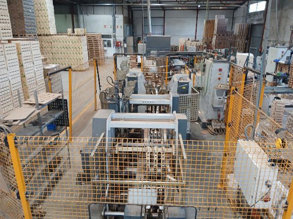 Nave industriale, insieme de macchinari pe' fa lavor&agrave; er legno, veicoli e scorte - Sezzione der Mercantile der Tribunale de Istanza de Ja&eacute;n. Piazza n&deg; 1