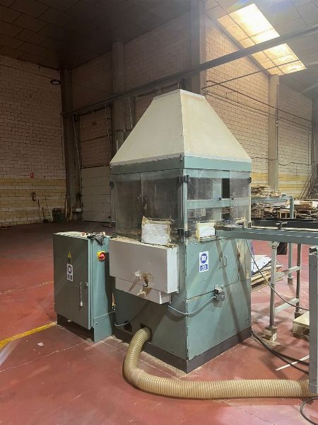 Insieme de macchinari industriali, veicoli e installazioni pe' fa' le scatole - Sezione Mercantile der Tribbunale de Ja&eacute;n. Piazza n&deg; 1