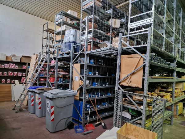 Repuestos para autom&oacute;viles, - Autom&oacute;viles, estanter&iacute;as y mobiliario de oficina - Liquidaci&oacute;n Judicial n. 14/2025 - Tribunal de Cagliari