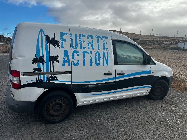 Material variado de tienda de ropa y un vehículo, en Fuerteventura - Juzgado de lo Mercantil Nº2 de Las Palmas de Gran Canaria