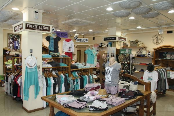 Material variado de tienda de ropa y un vehículo, en Fuerteventura - Juzgado de lo Mercantil Nº2 de Las Palmas de Gran Canaria