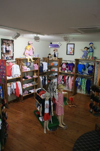 Material variado de tienda de ropa y un vehículo, en Fuerteventura - Juzgado de lo Mercantil Nº2 de Las Palmas de Gran Canaria