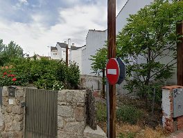 Vivienda unifamiliar en M&oacute;stoles y solar urbano en Alpedrete (Madrid)