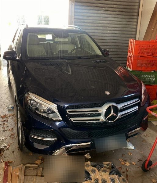 Biler, - Mercedes GLE og Volkswagen varebil - Juridisk likvidasjon nr. 10/2026 - Tingretten i Fermo