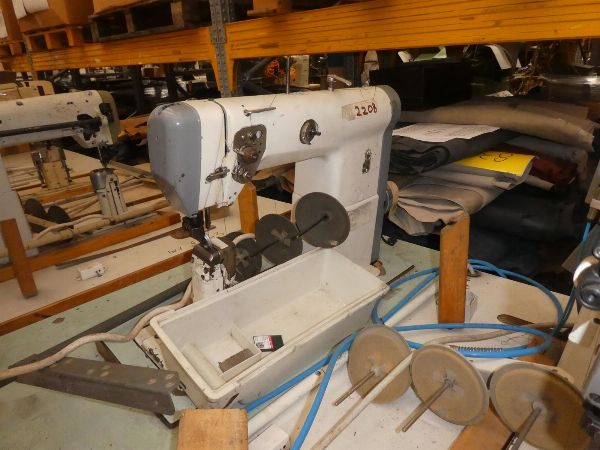 Machines pour usine de chaussures - Entrepôt de cuirs, voitures Porsche, Mini et Volkswagen - Liquidation judiciaire 32/2026 - Tribunal de Vérone
