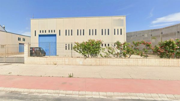 Conjunto de viviendas, naves, locales comerciales, plazas de aparcamiento y un suelo urbano, ubicados en Almansa, Albacete