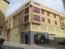 Conjunto de viviendas, naves, locales comerciales, plazas de aparcamiento y un suelo urbano, ubicados en Almansa, Albacete