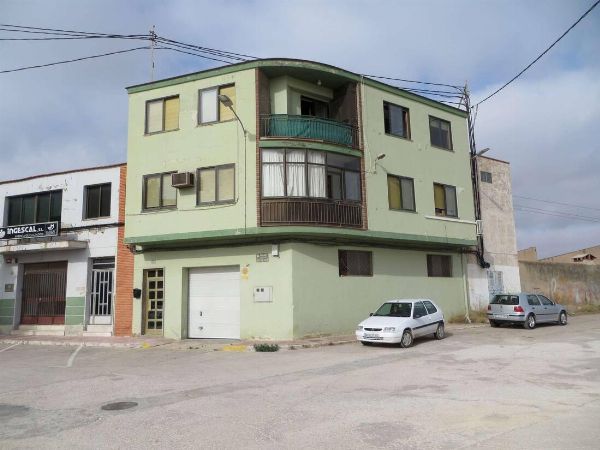 Er complesso de case, capannoni, negozi, posti auto e terreni urbani, messi a Almansa, Albacete - Tribunale de le Imprese N.º 1 de Albacete