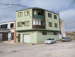 Conjunto de viviendas, naves, locales comerciales, plazas de aparcamiento y un suelo urbano, ubicados en Almansa, Albacete