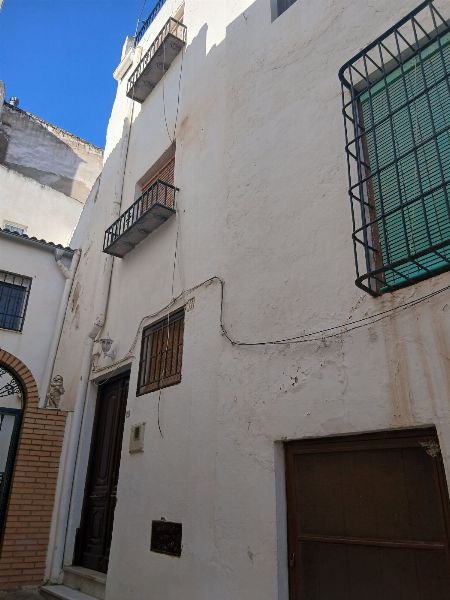 Vivienda formada por tres plantas en Jimena, Ja&eacute;n 