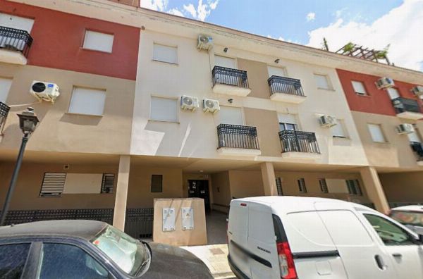 Woning met terras, garage en berging in L&aacute;char (Granada) - Handelsafdeling, Rechtbank van eerste aanleg van Granada Nr. 1