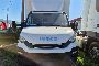 Cami&oacute;n IVECO 70C18 con plataforma trasera abatible 5