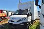 Cami&oacute;n IVECO 70C18 con plataforma trasera abatible 3