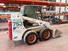 Retroexcavadora, carretillas elevadoras y veh&iacute;culos en Olivares (Sevilla)