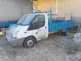 Retroexcavadora, carretillas elevadoras y veh&iacute;culos en Olivares (Sevilla)