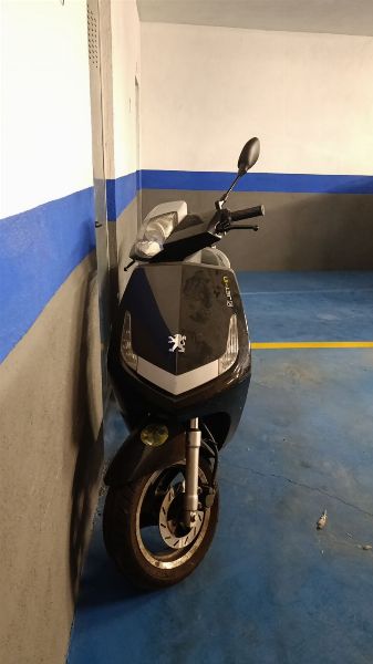 Una furgoneta y una motocicleta ubicados en Almería y Granada - Juzgado de lo Mercantil N.º 2 de Almería