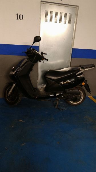 Una furgoneta y una motocicleta ubicados en Almería y Granada - Juzgado de lo Mercantil N.º 2 de Almería