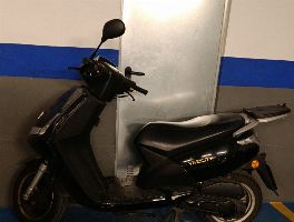 Una furgoneta y una motocicleta ubicados en Almer&iacute;a y Granada