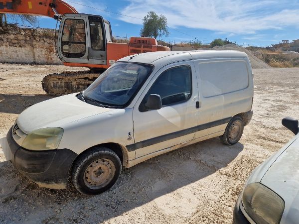 Peugeot Ranch eta Renault Clio - Lanerako Ekipamendua, Tailerra eta Bulegoa - Judizial Likidazioa 17/2026 - Sirakusako Auzitegia