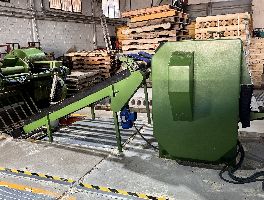 Nave industrial, conjunto de maquinaria para el trabajo de la madera 