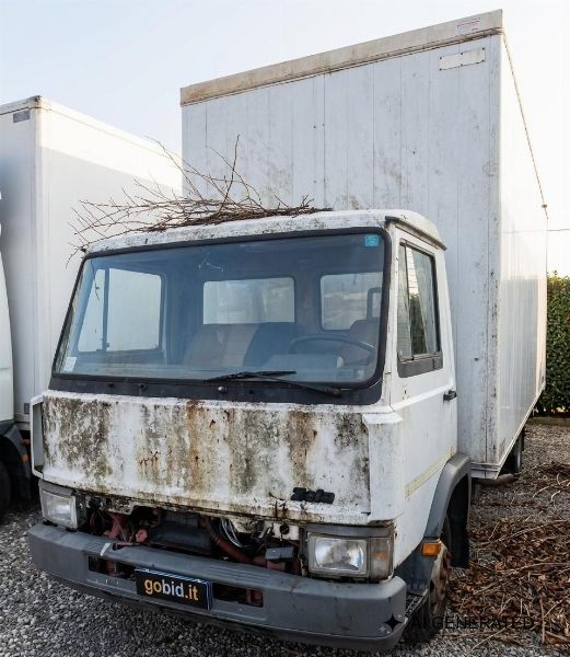 Lastbilar och skåpbilar – Gaffeltruckar och släp – Konkurs 19/2010 – Domstolen i Catanzaro